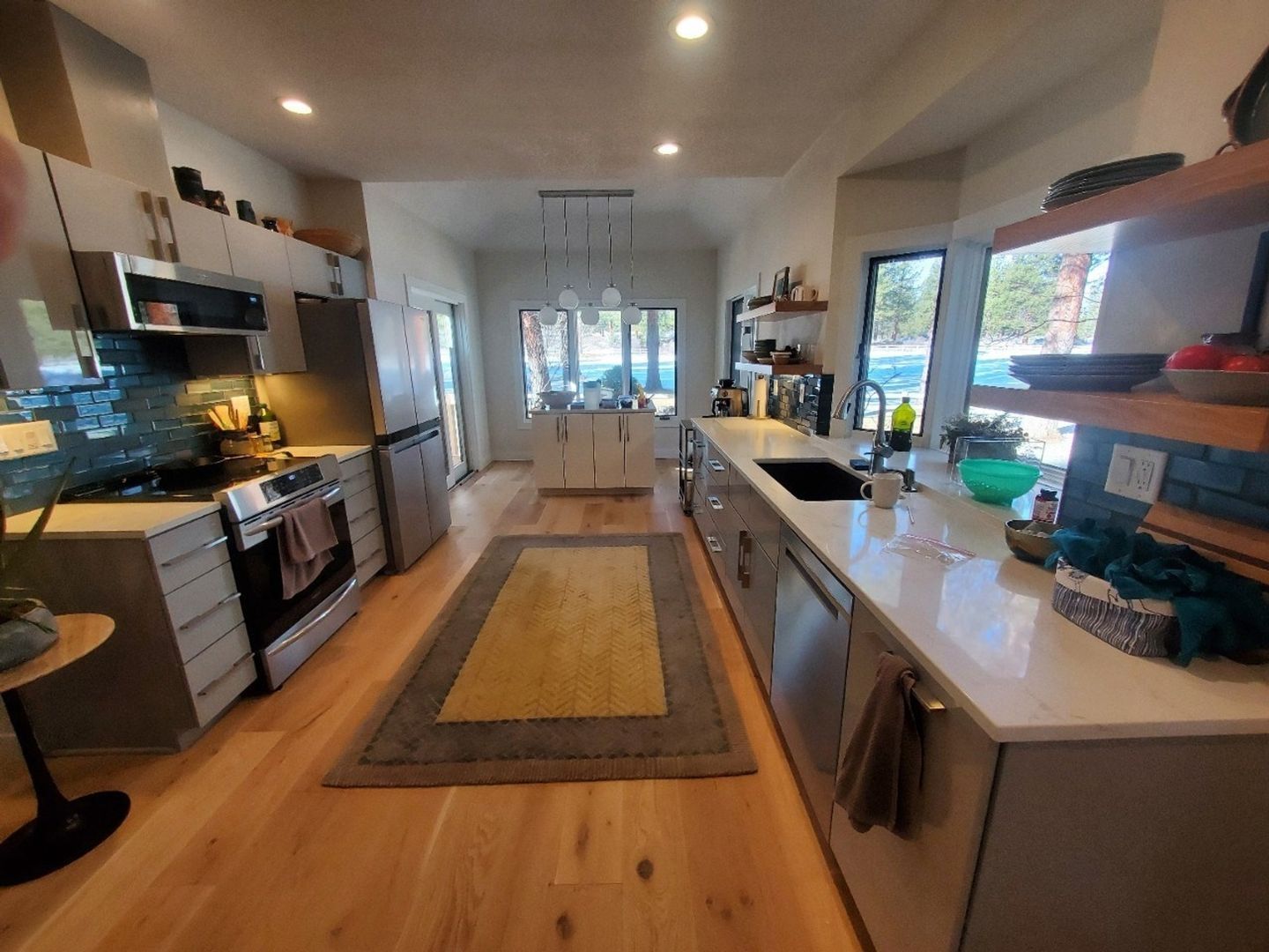 Building Photo - 60733 Willow Creek Loop