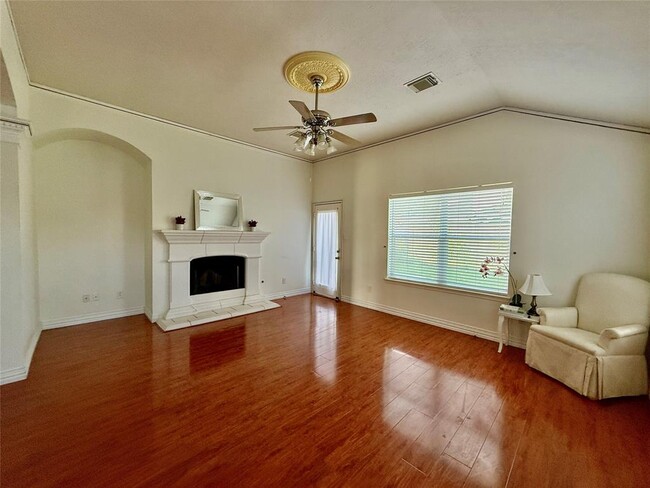 Building Photo - 2114 Indianapolis Dr