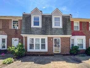 Building Photo - Charming 3 Bedroom, 1.5 Bathroom Townhome in Kempsville