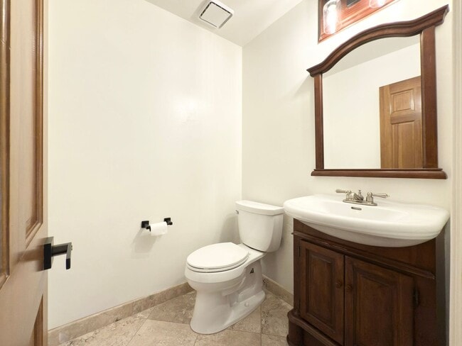 Building Photo - Beautiful Townhome on The Legends Golf Cou...