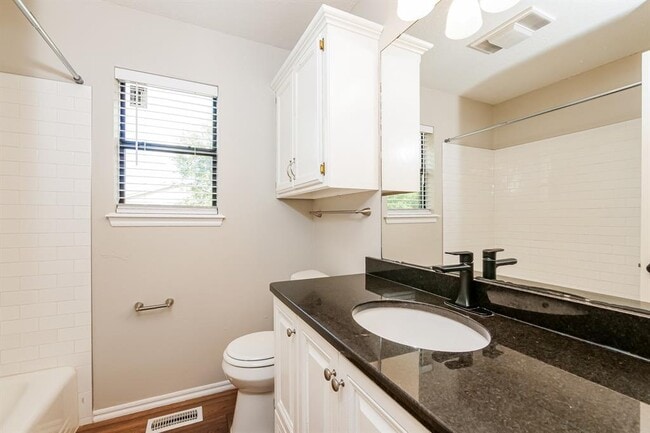 Building Photo - 703 Badger St NE