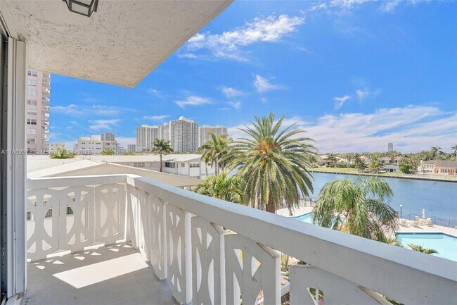 Primary Photo - 3113 S Ocean Dr
