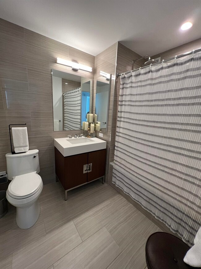 Building Photo - 99 Hudson St