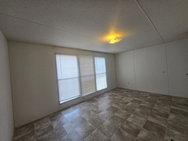 Building Photo - 2/2 Half Acre Mobile Home in Keystone Heights