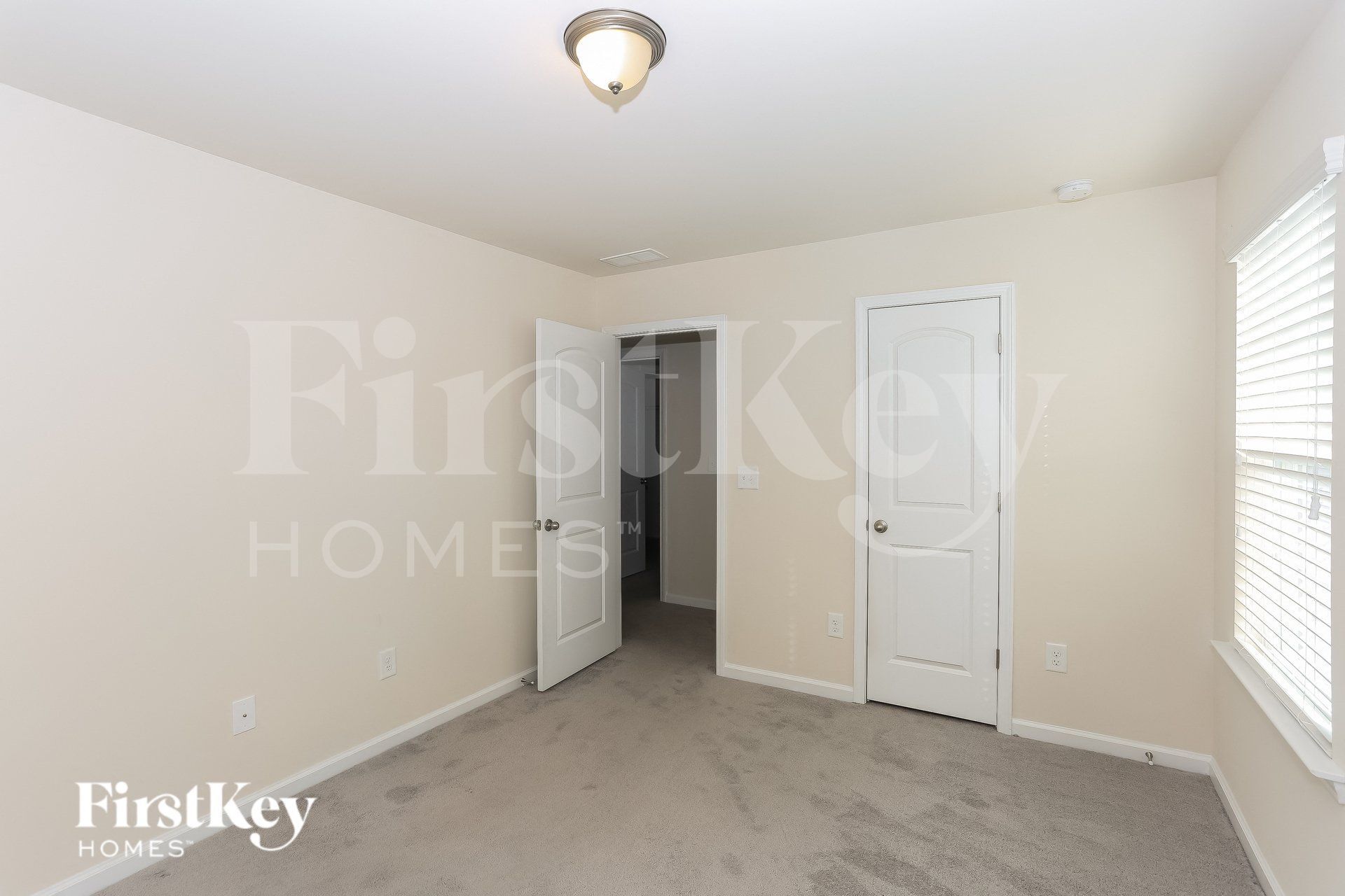 Building Photo - 182 Paradise Hills Cir