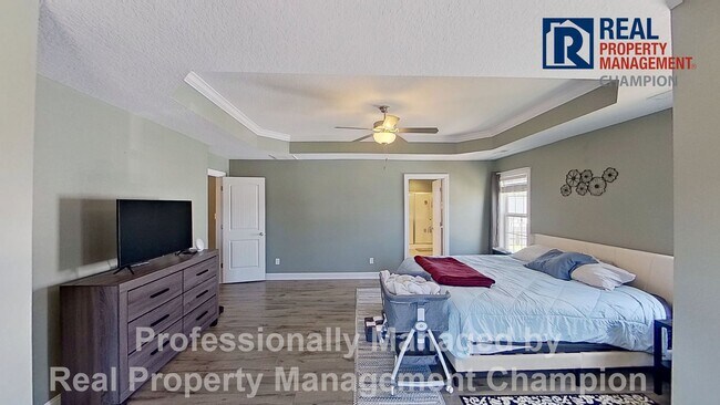 Building Photo - Gorgeous 4 BD/3.5 BA Executive Home w/Spacious Fenced Yard