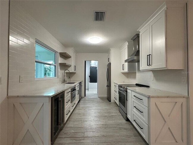 Building Photo - 4300 Avanti Cir