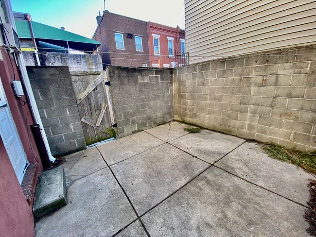 Building Photo - 2312 S 11th St