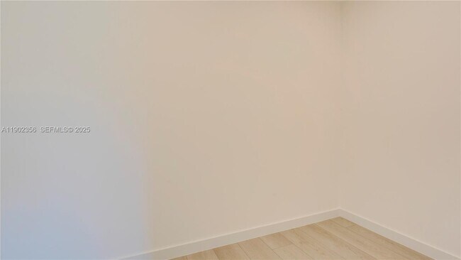 Building Photo - 933 NE 24th Ave