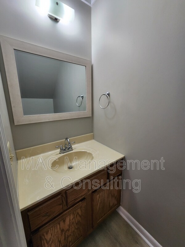 Building Photo - 790 Dixie Park Dr