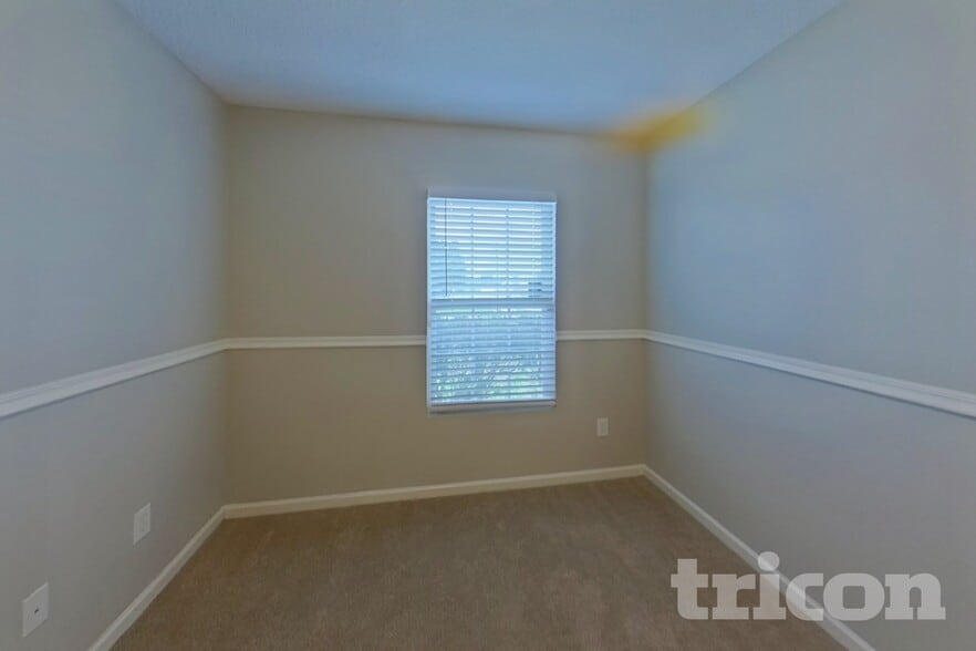 Building Photo - 15180 Bareback Dr