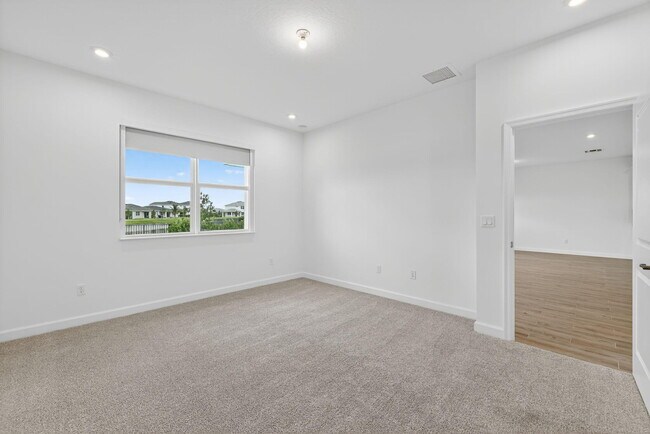 Building Photo - 14335 SW Skye Dr