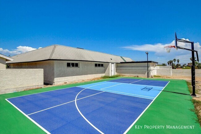 Building Photo - 3962 Euclid St