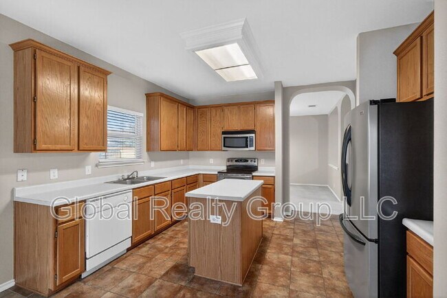 Building Photo - 216 Silver Wing