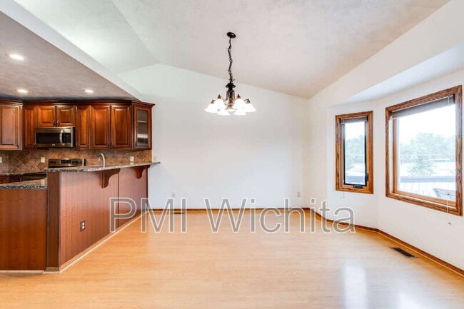 Building Photo - 6514 W Briarwood Ave