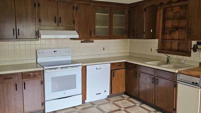 Building Photo - 2 Hedgeway St