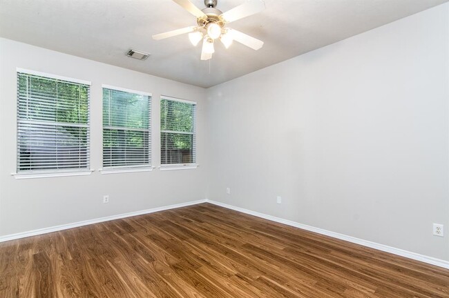 Building Photo - 215 N Burberry Park Cir