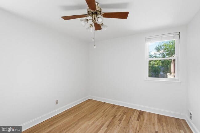 Building Photo - 2906 Breezy Terrace