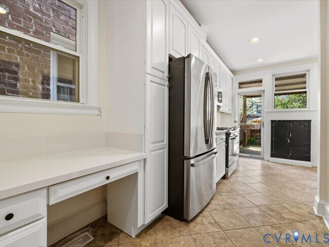 Building Photo - 3319 W Grace St