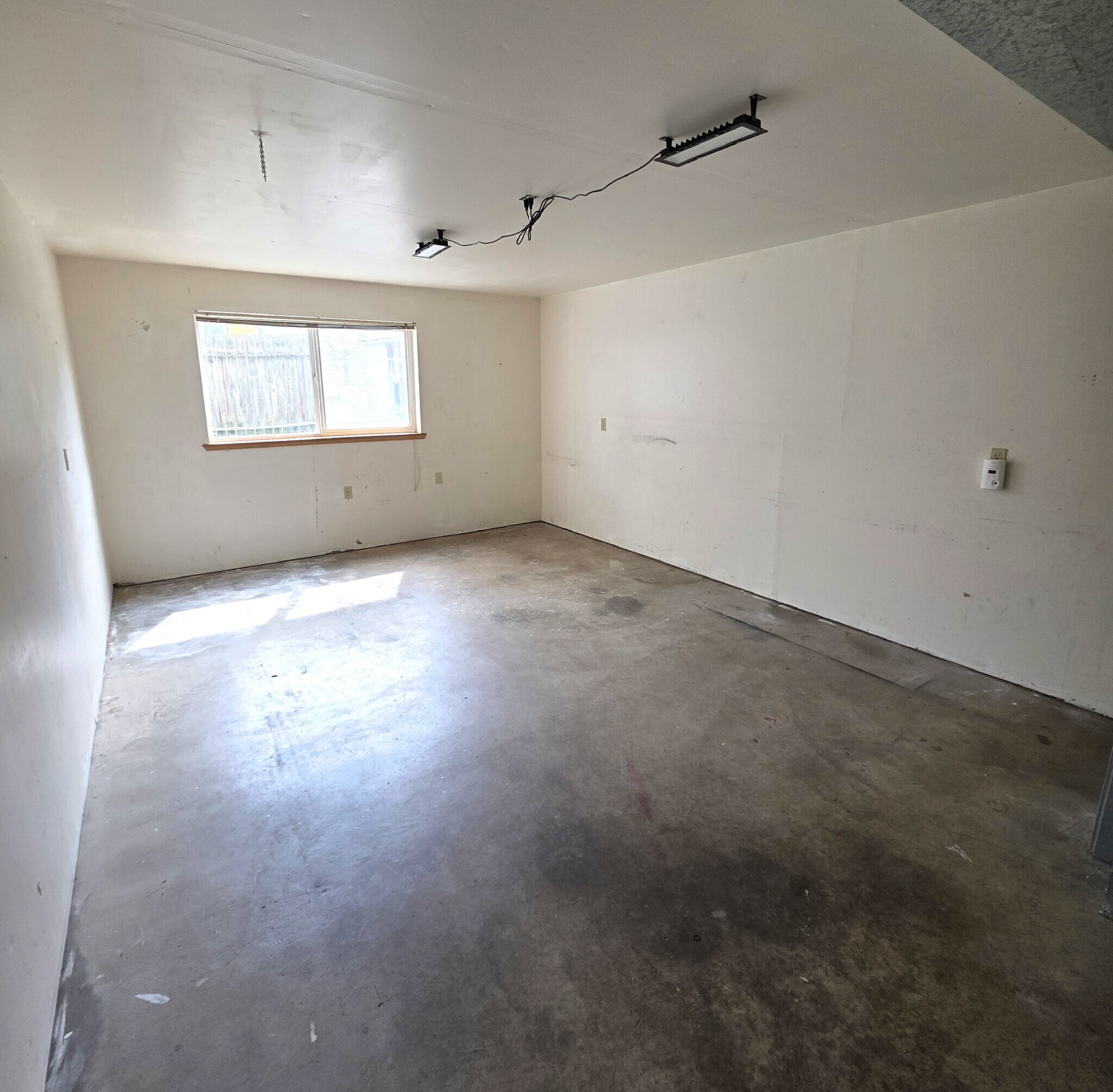 Building Photo - 4010 L Ave