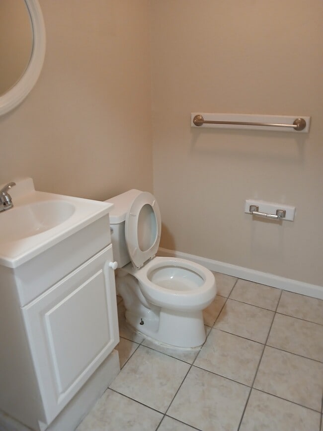 Building Photo - 510 S Poplar St