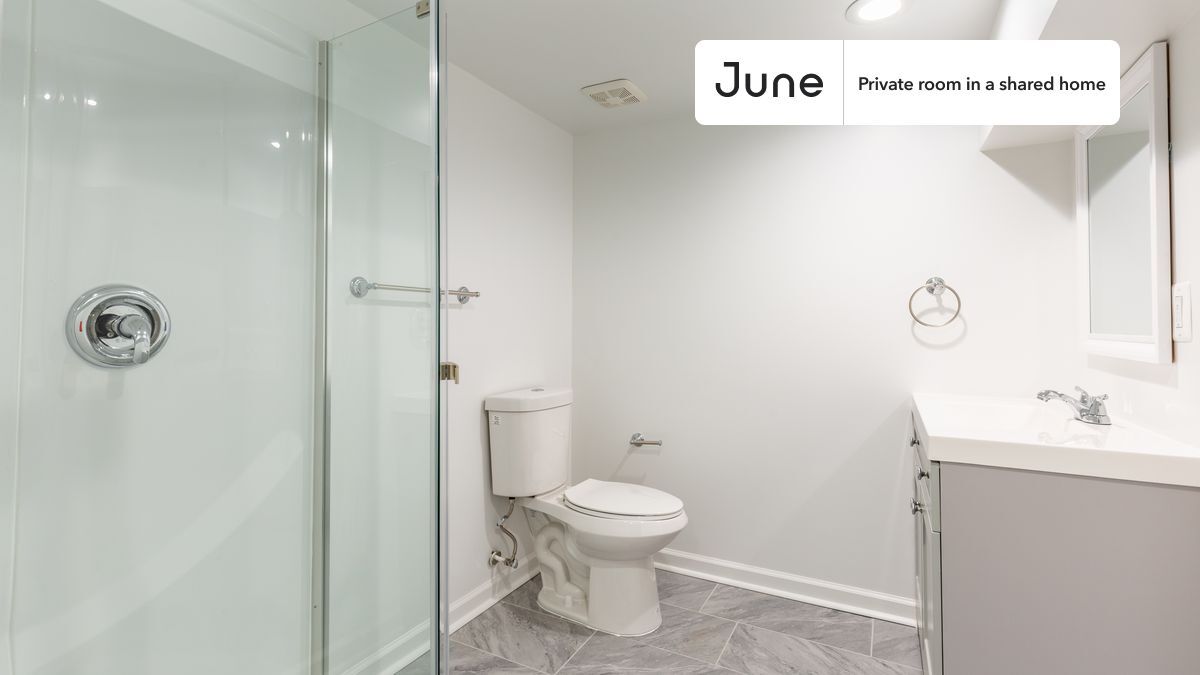 Building Photo - Room in Shared 4 bed/3.5 bath home