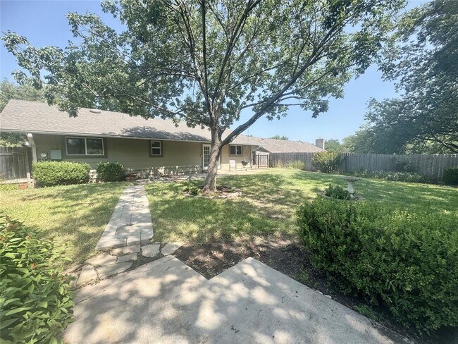 Building Photo - 9602 Chukar Cir