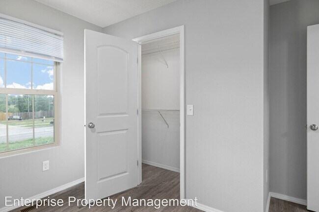 Building Photo - 3 br, 2 bath House - 406 E Stone Creek Rd