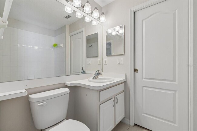 Building Photo - 2222 Roanoke Springs Dr