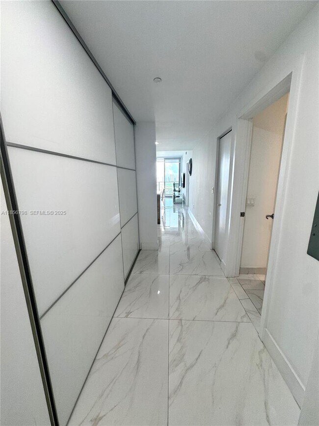 Building Photo - 16385 Biscayne Blvd