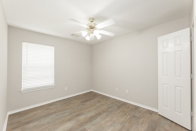 Building Photo - 24502 Drakefield Ct