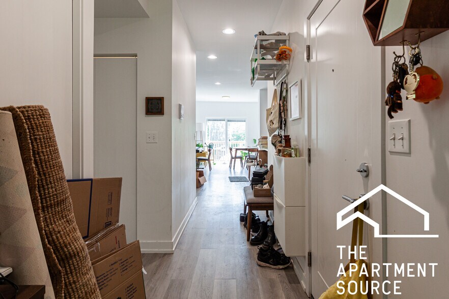 Building Photo - 4939 N Saint Louis Ave