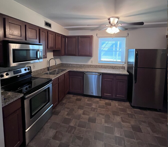 Kitchen - 1271 Hunter Ave