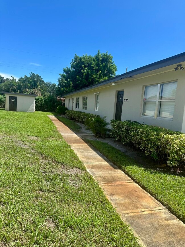 Building Photo - 9305 Sunrise Dr
