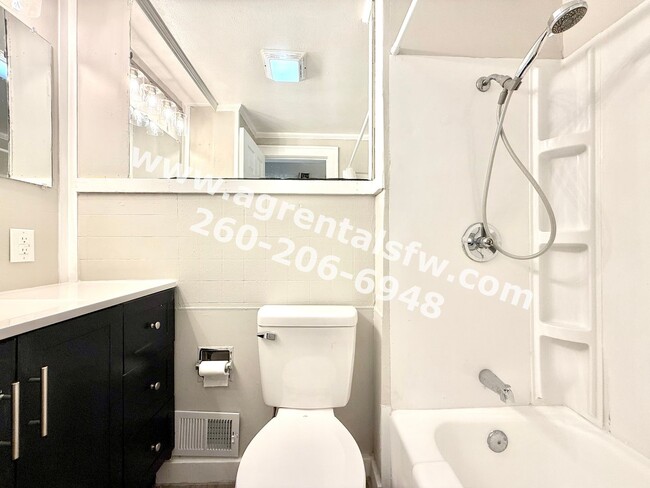 Building Photo - 3209 Fairfield Ave