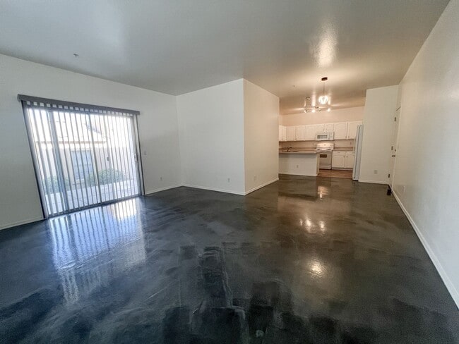 Building Photo - TOWNHOME - COTTONWOOD - HOA Cottonwood Square Commons