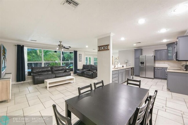 Building Photo - 9200 SW 51st Pl