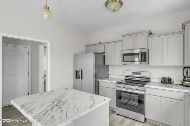 Building Photo - 1115 Carteret Mnr Dr
