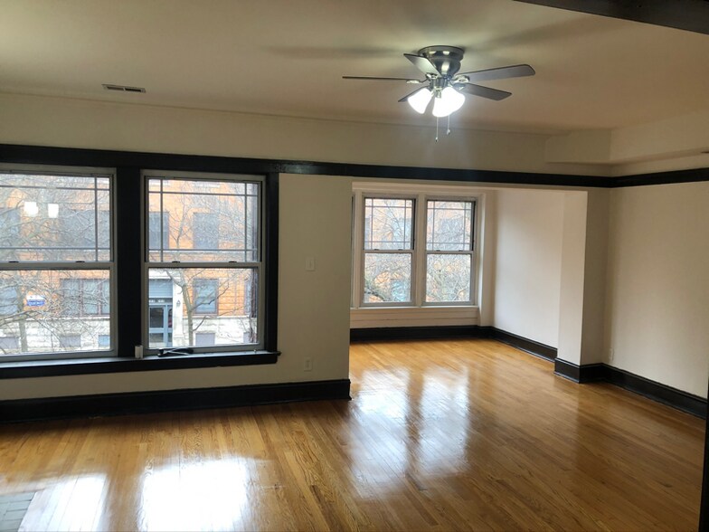 Building Photo - 1419 W Leland Ave