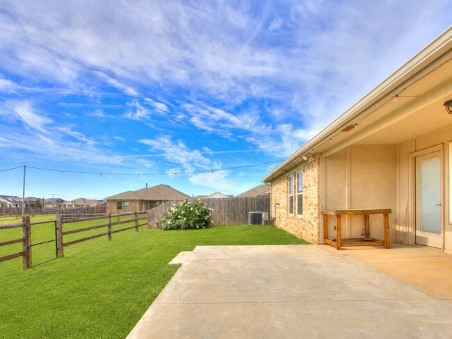 Building Photo - 15704 Caney Dr