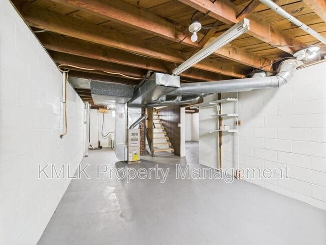 Building Photo - 636 Lurie Ave