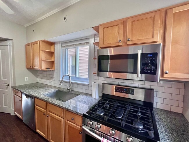 Building Photo - 2869 Markbreit Ave