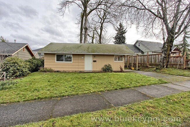 Building Photo - 2 Bed, 1 Bath Home in St. Johns near George Park