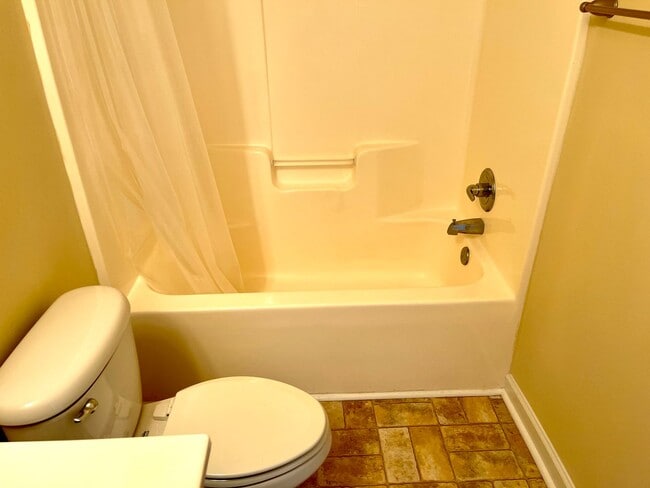 Building Photo - Charming 2BR Townhome Minutes from Hwy 172 Back Gate