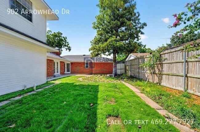 Building Photo - 902 Arrowhead Dr