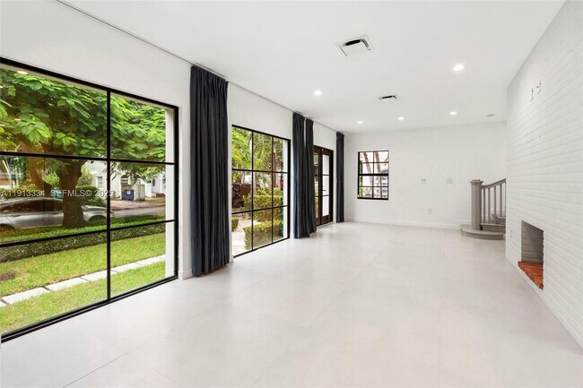 Building Photo - 151 NE 43rd St