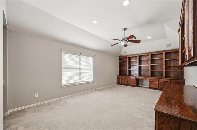 Building Photo - 2085 Club Lake Cir