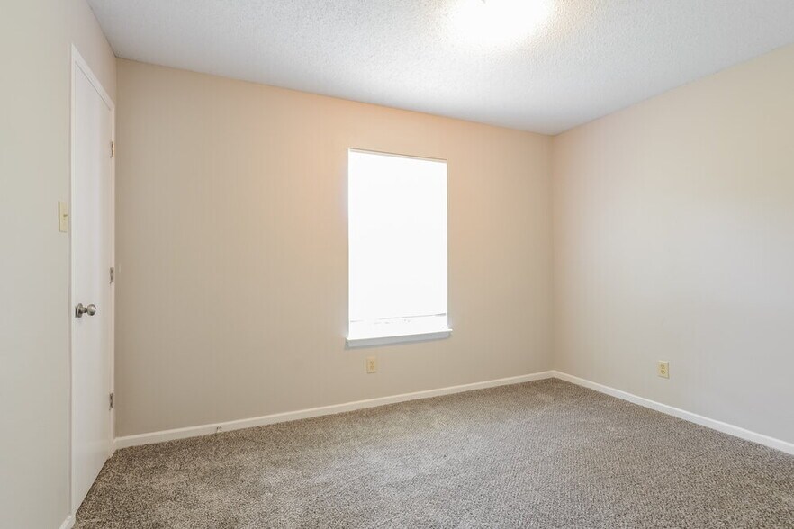 Building Photo - 2906 Redland Ln