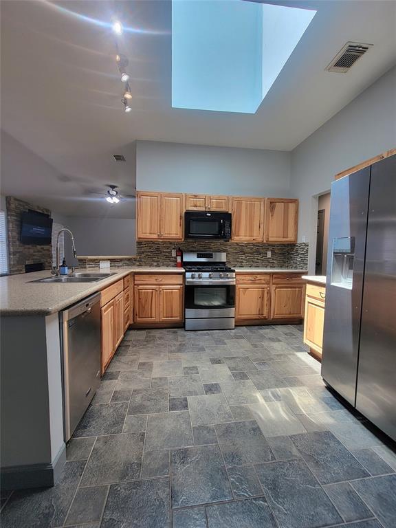 Building Photo - 16115 Lakestone Dr