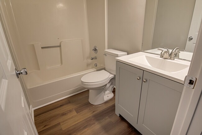 Building Photo - 828 Brickwood Ct